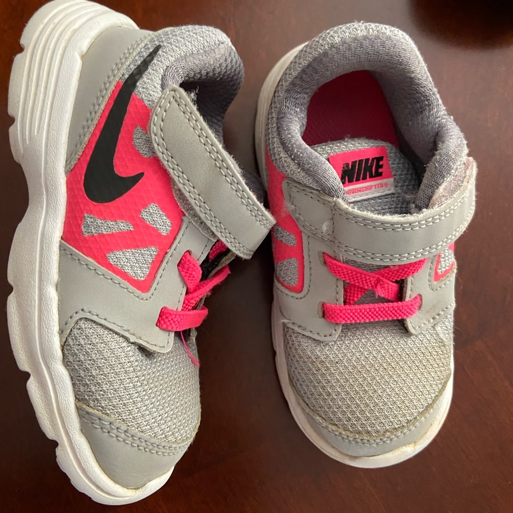 Nike toddler girl size 8